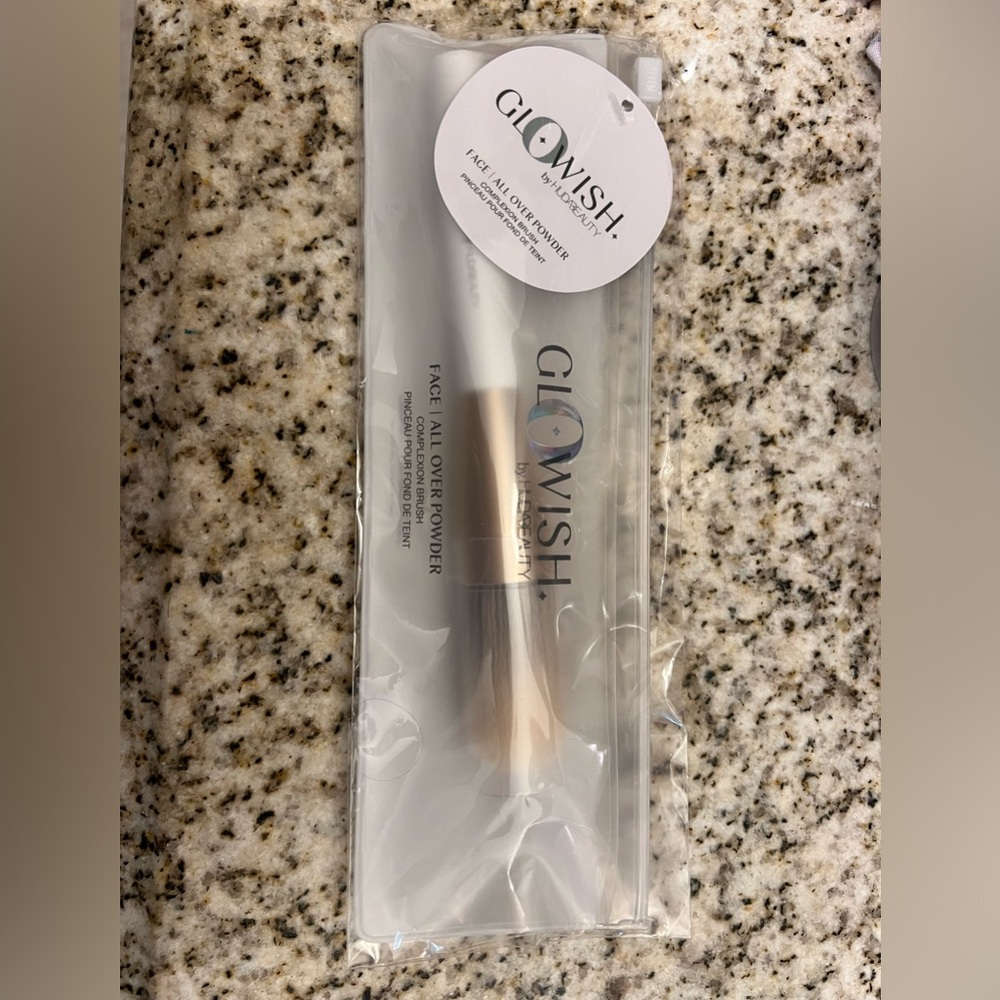 Huda Beauty all over powder brush.
